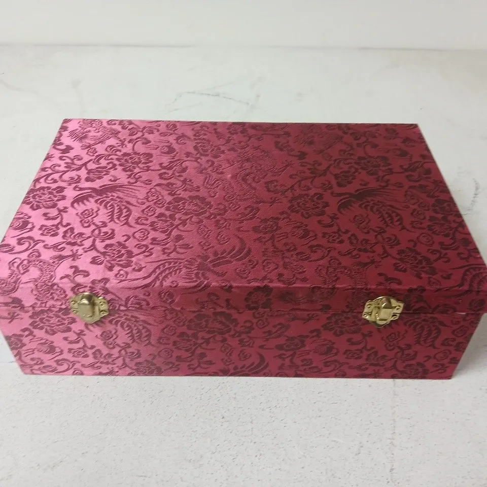 BOX OF APPROXIMATELY 8 ORIENTAL DECORATIVE ORB AND DRAGON FIGURINES SETS - DAMAGED