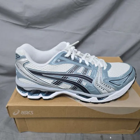 BOXED PAIR OF ASICS KAYANO TRAINERS IN BLUE/WHITE - UK 7