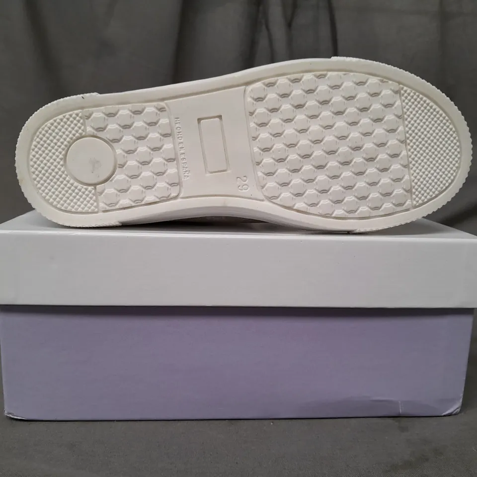 BOXED PAIR OF TNY TINNY SHOES KIDS SHOES IN CREAM W. ROSE PATTERN EU SIZE 29