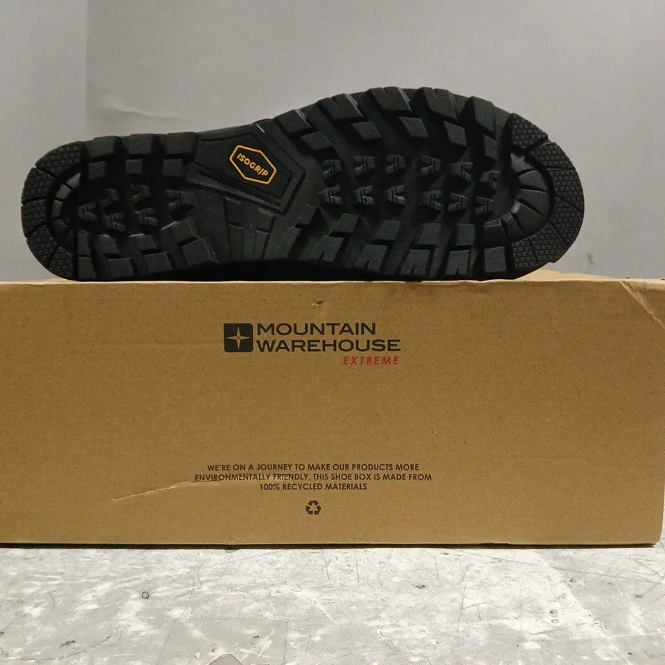 BOXED PAIR OF MOUNTAIN WAREHOUSE QUEST ISOGRIP LEATHER WATERPROOF HIKING BOOTS IN BROWN SIZE UK 9