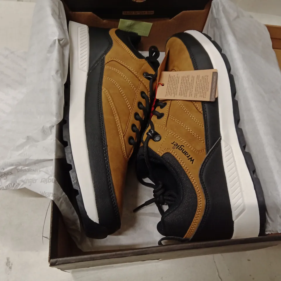 WRANGLER TIMO MEN LOW – CHIPMUNK, UK 9.5 / EU 44
