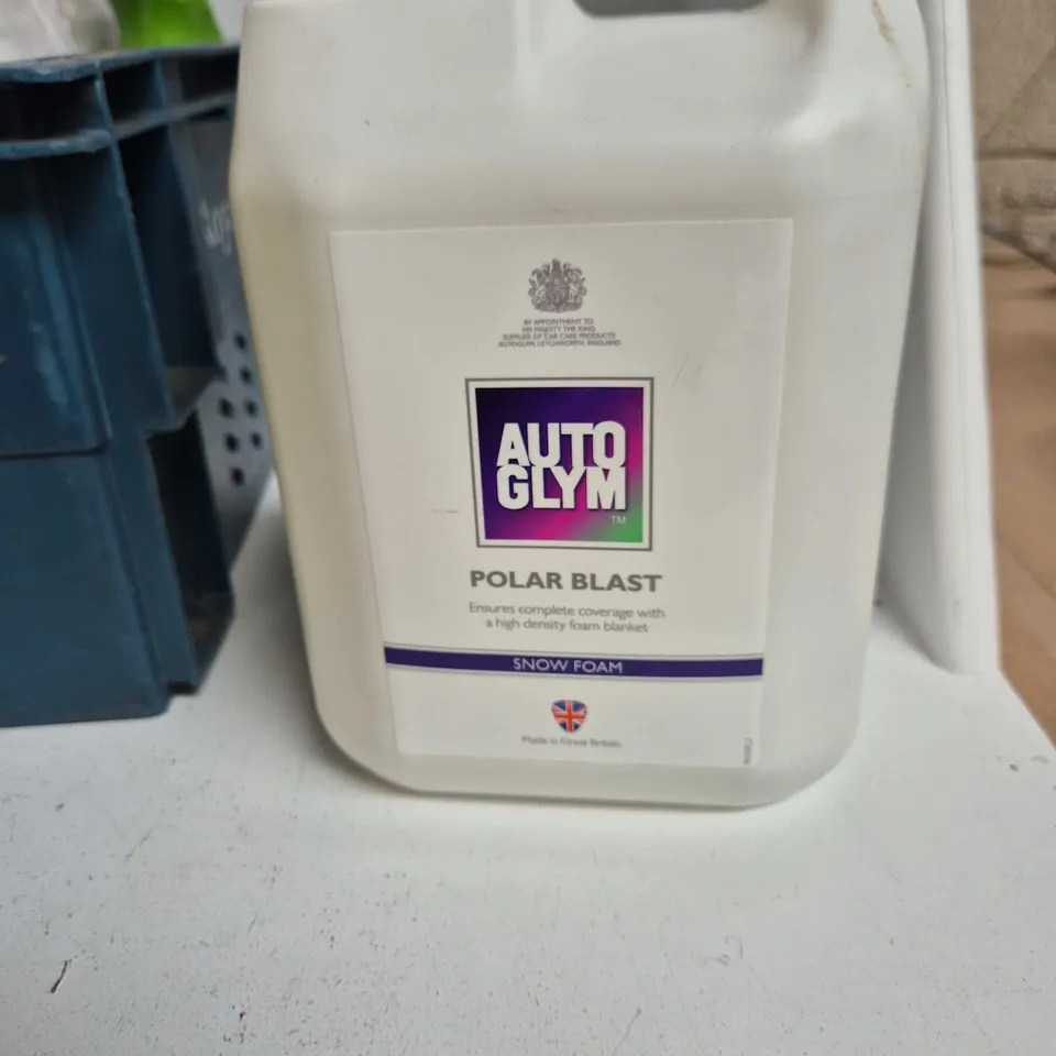 TOTE OF APPROXIMATELY 14 ASSORTED LIQUIDS TO INCLUDE: AUTOGLYM SNOW FOAM