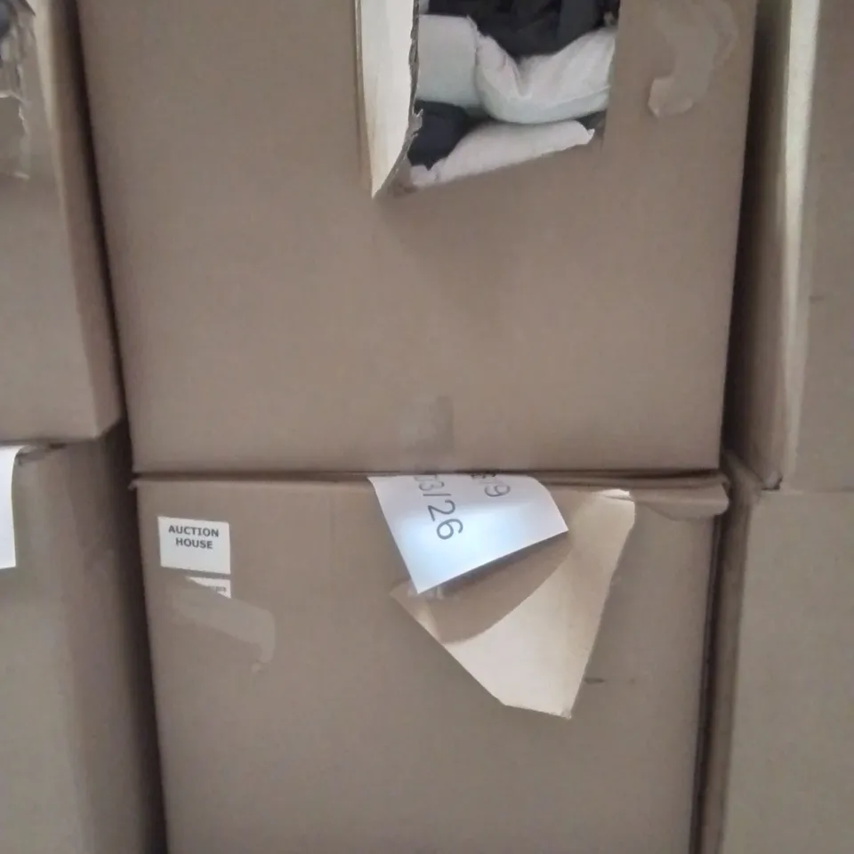 PALLET CONTAINING A LARGE QUANTITY OF BEDDING PRODUCTS TO INCLUDE:DUVETS,PILLOWS,ETC