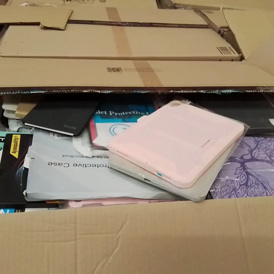 PALLET CONTAINING A LARGE QUANTITY OF TABLET CASES AND SCREEN PROTECTORS 