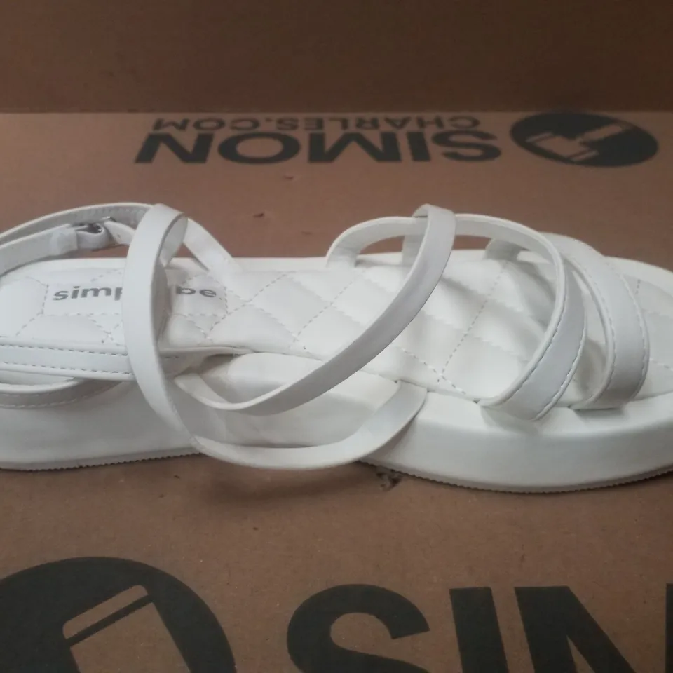BOX CONTAINING APPROXIMATELY 6 PAIRS OF SIMPLY BE WHITE PHOEBE EX WIDE SANDALS - SIZE 7