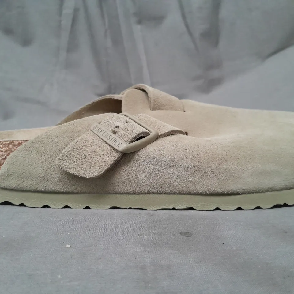 BOXED PAIR OF BIRKENSTOCK BOSTON SHOES IN KHAKI EU SIZE 41