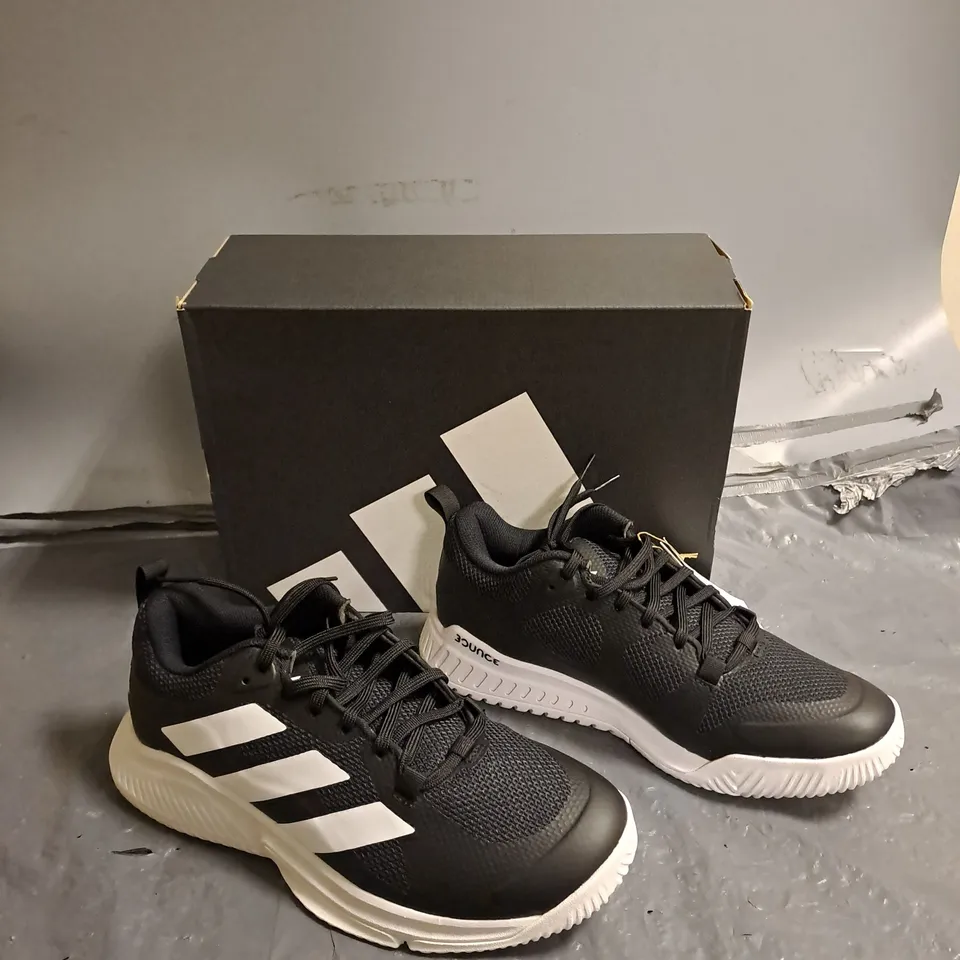 BOXED PAIR OF ADIDAS COURT TEAM 2.0M UK 7 