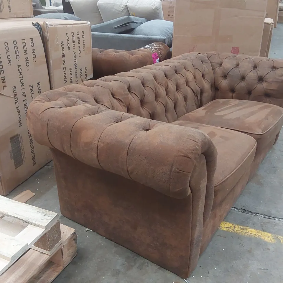 QUALITY DESIGNER UPHOLSTERED CHESTERFIELD SOFA - MISSING FEET