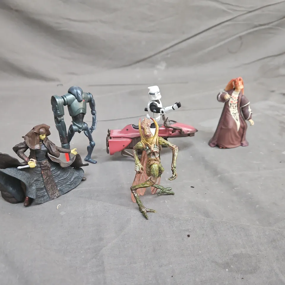 APPROXIMATELY 5 ASSORTED UNBOXED STAR WAR FIGURES 