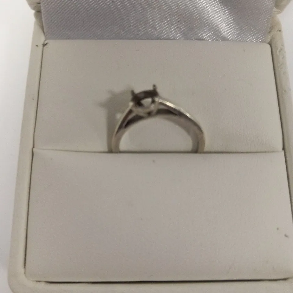BOXED LADY LYNSEY WHITE GOLD RING