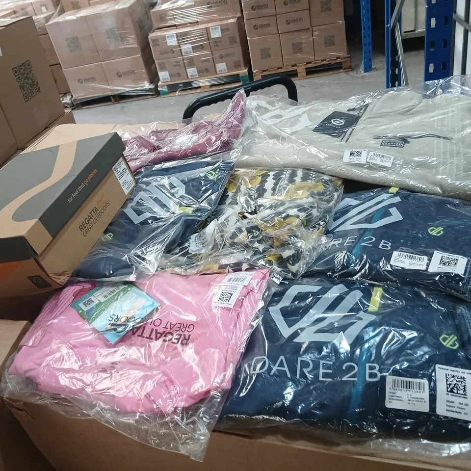 APPROXIMATELY 27 ITEMS OF ASSORTED BRAND NEW REGATTA CLOTHING AND ACCESSORIES