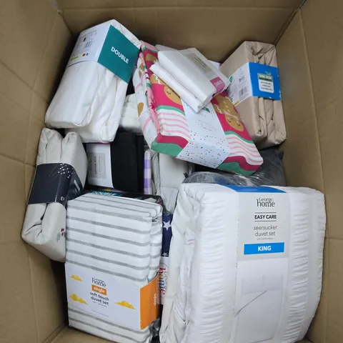 LARGE BOX OF APPROXIMATELY 10 ASSORTED ITEMS TO INCLUDE DUVET SETS, FITTED SHEETS