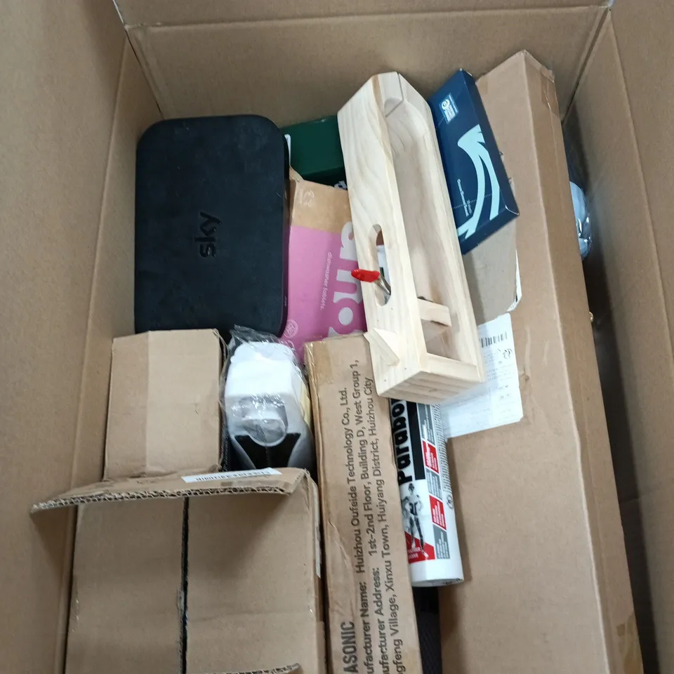 APPROXIMATELY 25 ASSORTED ITEMS INCLUDING RHEAL SUPERFOOD WHISK, SMOL DISHWASHER TABLETS AND ECOSWASH SHEETS