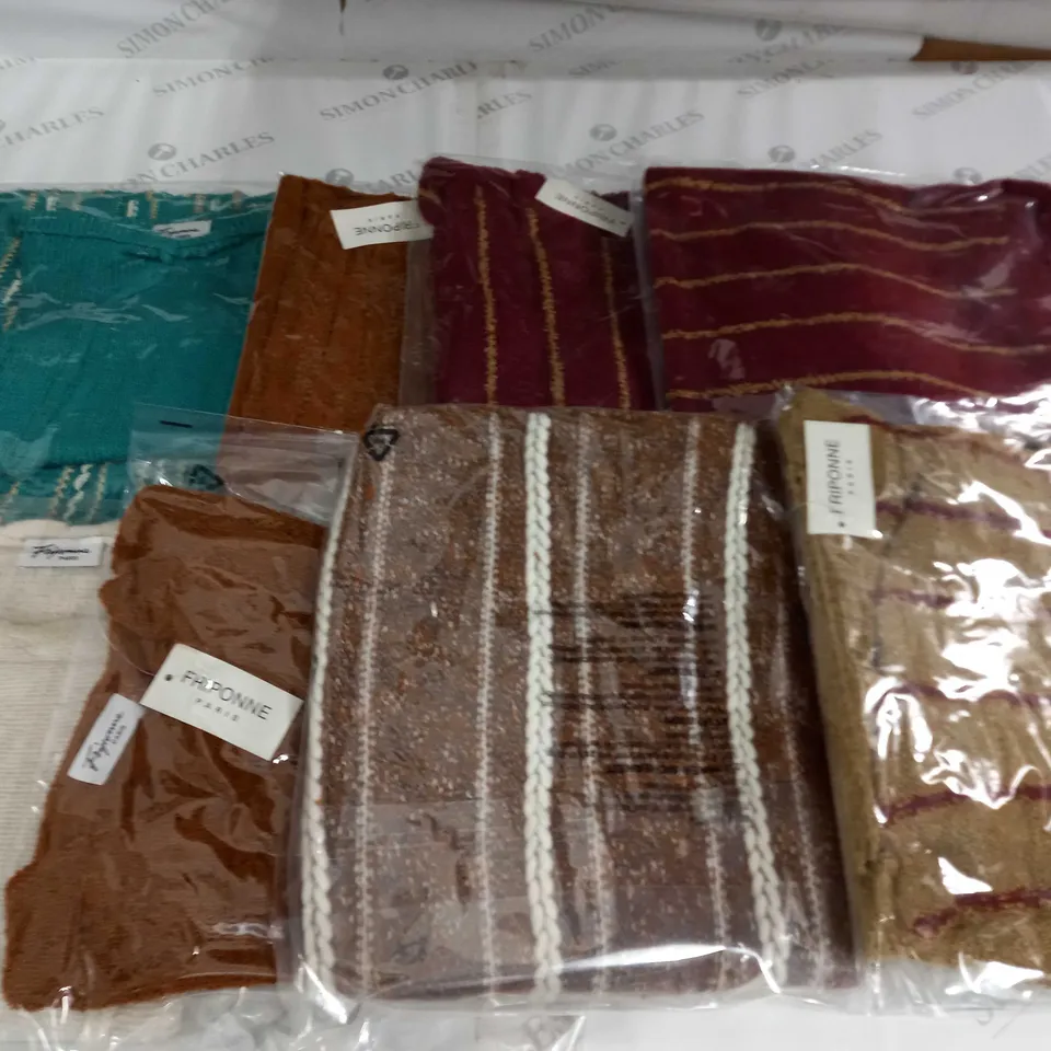 LOT OF 8 ASSORTED KNITWEAR CLOTHING ITEMS - VARIOUS SIZES