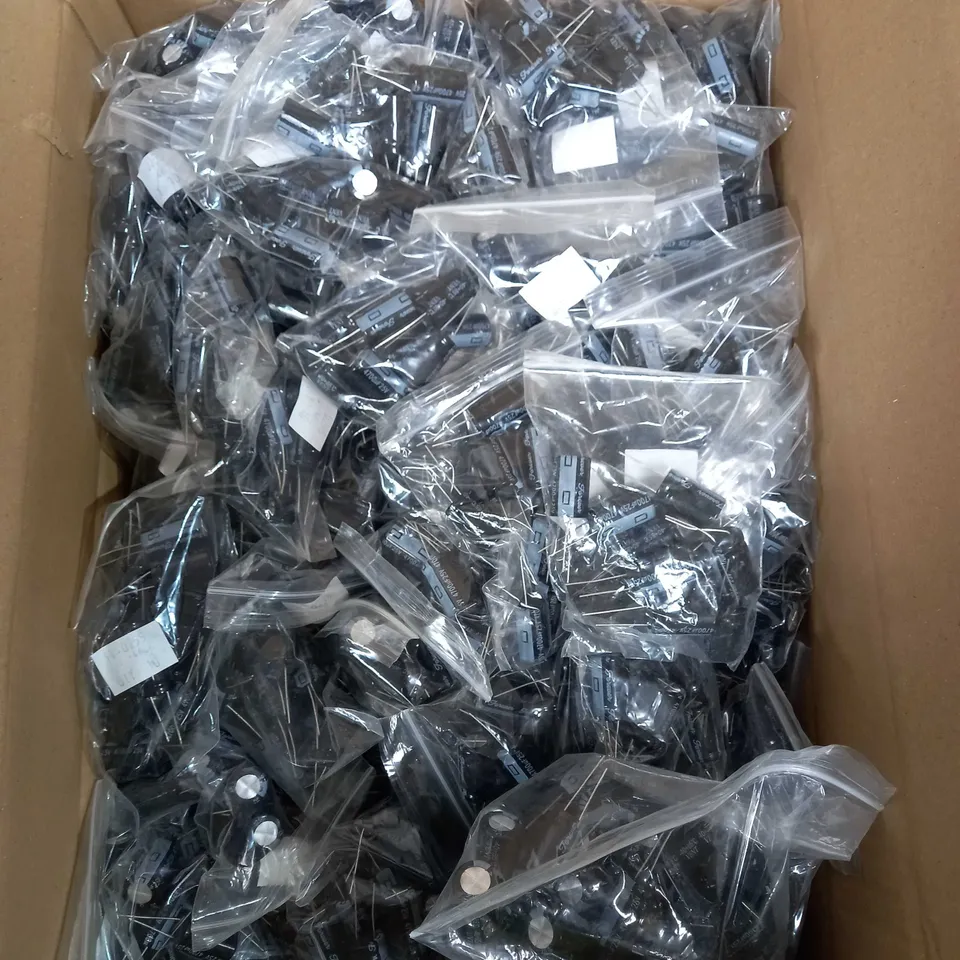 BOX OF APPROX 120 FOREVER RB 4700U 25V 85C RADIAL LEAD ALUMINIUM ELECTROLYTIC CAPACITOR