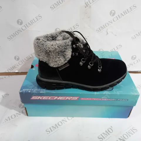 BOXED PAIR OF SKECHERS SYNERGY LACE BOOTS IN BLACK UK SIZE 6
