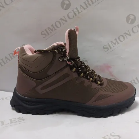 UNBRANDED WATER RESISTANTS WALKING BOOTS IN BROWN - EU 40