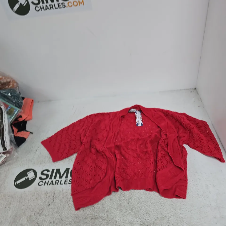 BOX OF APPROXIMATELY 20 ASSORTED ITEMS TO INCLUDE: PURE AND NATURAL CARDIGAN 