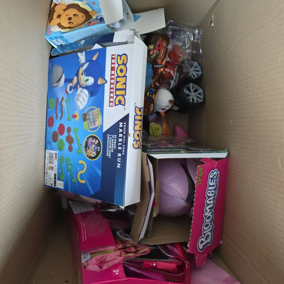 LARGE BOX OF APPROX 10 ASSORTED TOYS AND GAMES 