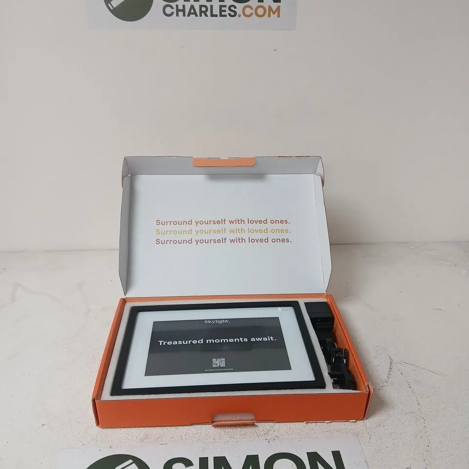 BOXED SKYLIGHT FRAME 10 INCH WI-FI DIGITAL PICTURE FRAME
