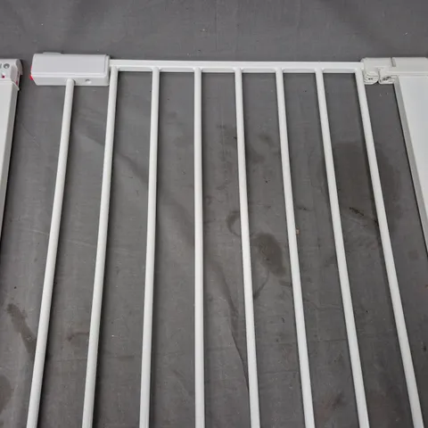 BOXED CUGGL SAFETY GATE IN WHITE