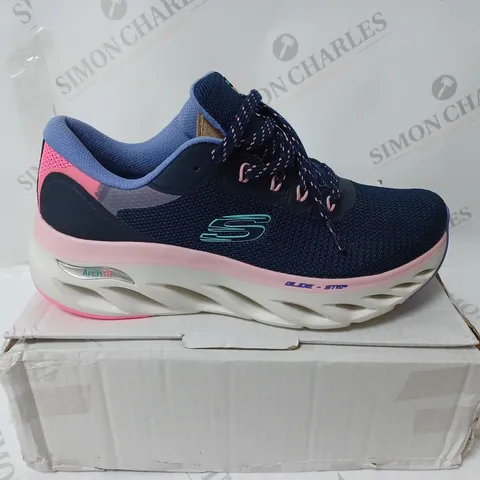 PAIR OF SKECHERS GLIDE STEP TRAINERS IN NAVY SIZE 6