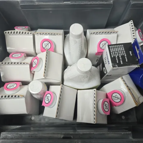 APPROXIMATELY 14 ASSORTED HOUSEHOLD LIQUID PRODUCTS TO INCLUDE DEGREASER STAIN REMOVER, SMOL WASHING UP LIQUID, WASHABLE PAINT, ETC - COLLECTION ONLY