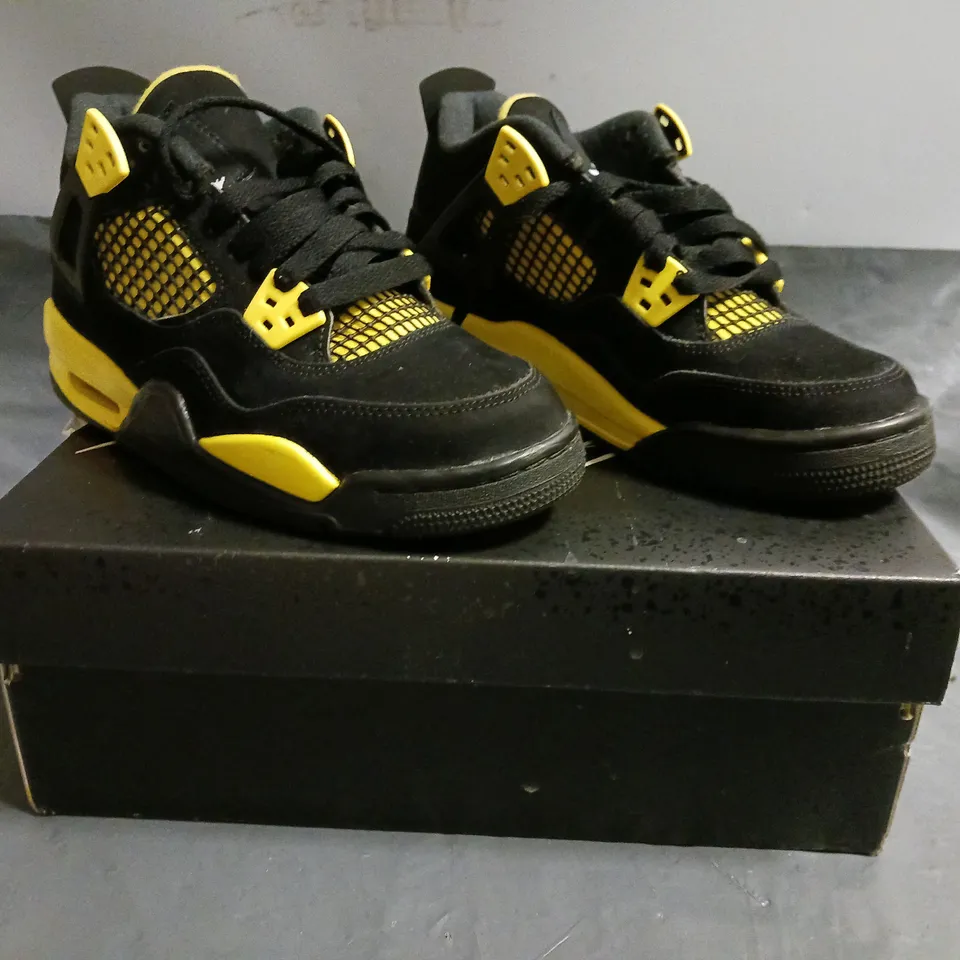 BOXED PAIR OF NIKE AIR JORDAN 4 RETRO SHOES IN BLACK/YELLOW SIZE UK 3