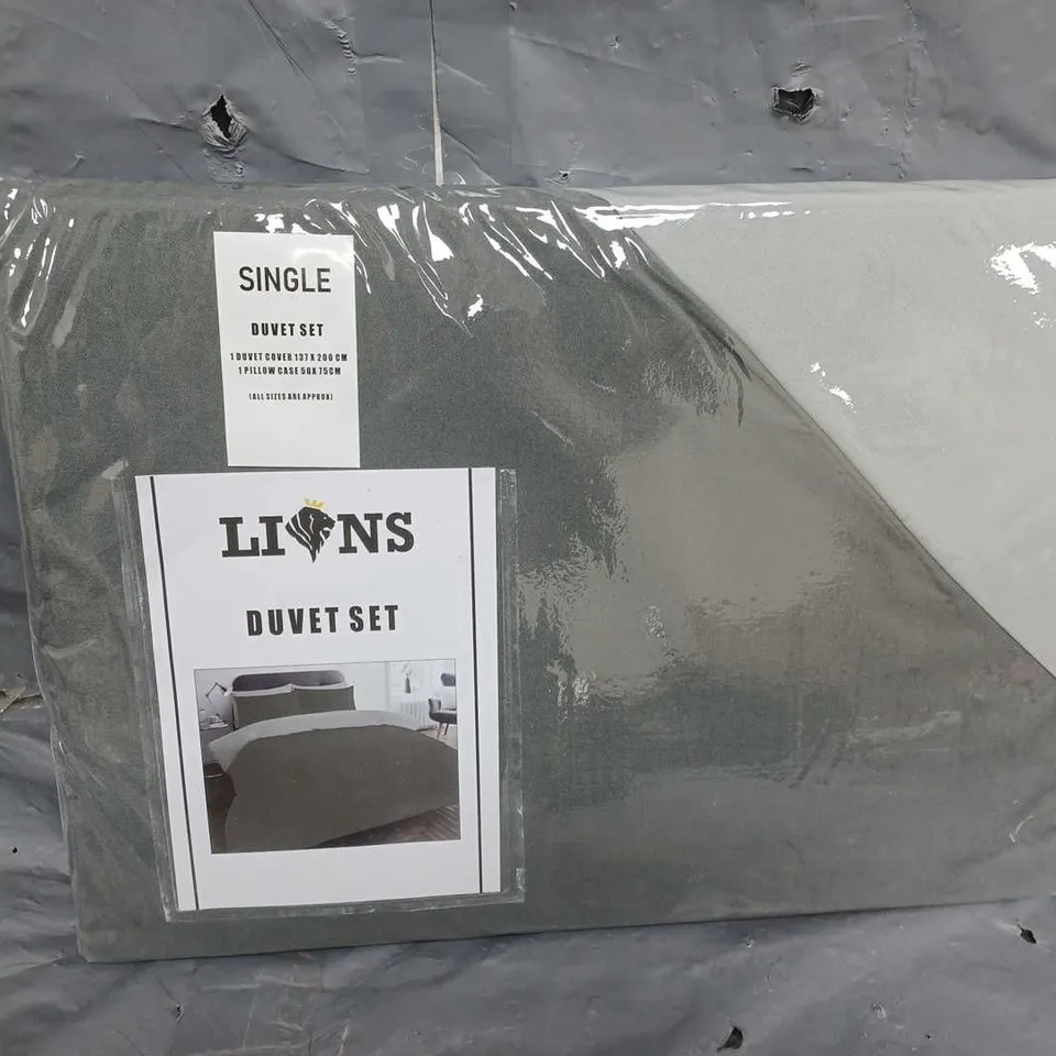 LIONS SINGLE DUVET SET IN GREY