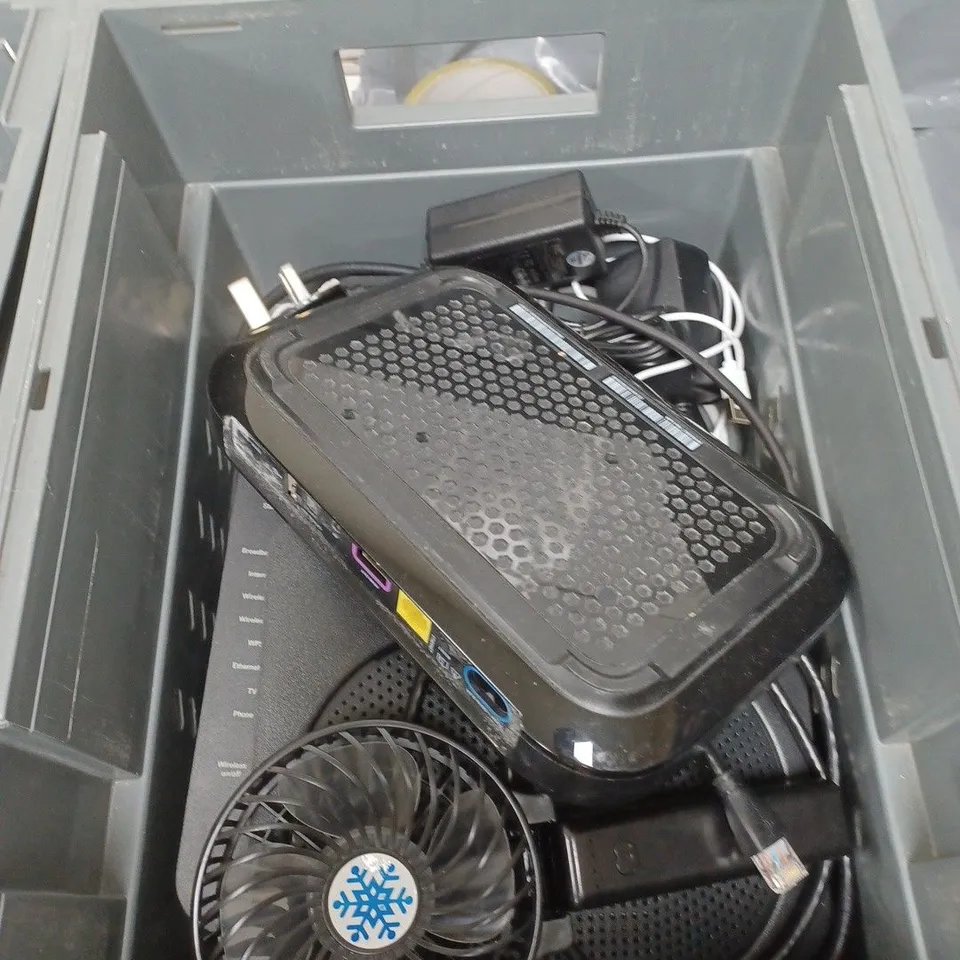 BOX OF APPROXIMATELY 10 ASSORTED ELECTRICAL ITEMS TO INCLUDE BROADBAND HUBS, PLUGS AND POWER CABLES