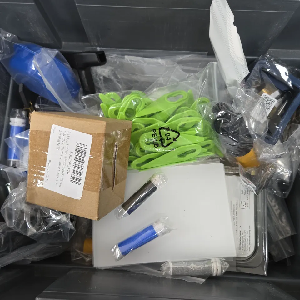 APPROXIMATELY 18 ASSORTED HOUSEHOLD ITEMS TO INCLUDE JOKE TOILET PAPER, ARCADIA ULTRA CLEAR UVC LAMP BULB, DRILL HEADS, ETC