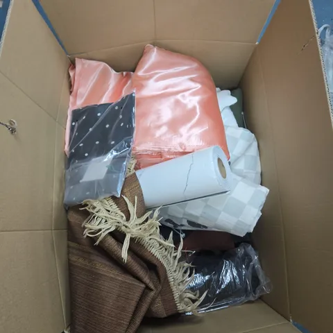 BOX OF APPROXIMATELY 15 ASSORTED ITEMS TO INCLUDE: BAG OF YARN