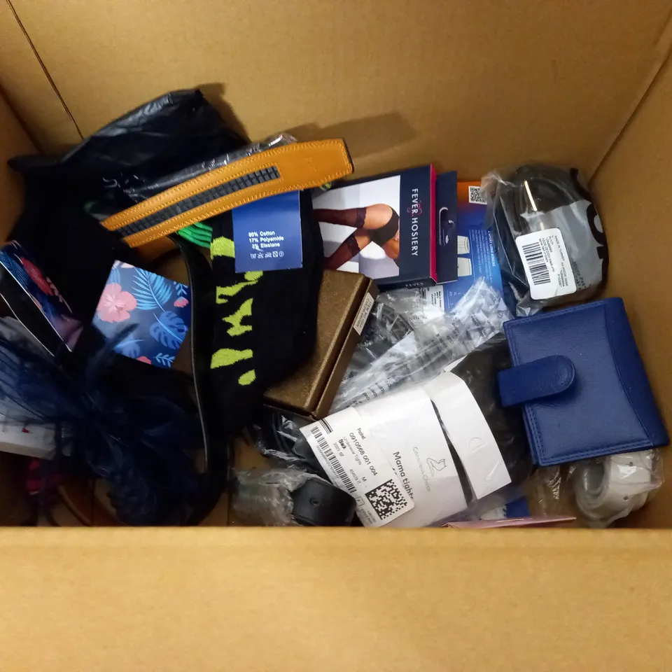 LOT OF ASSORTED CLOTHING ACCESSORIES TO INCLUDE SOCKS, BELTS AND HOLD UPS