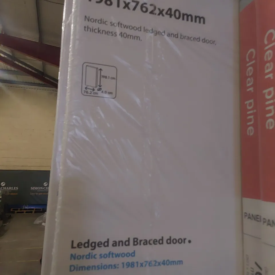 NORDIC SOFTWOOD LEDGED & BRACED DOOR 1981 × 762 × 40mm