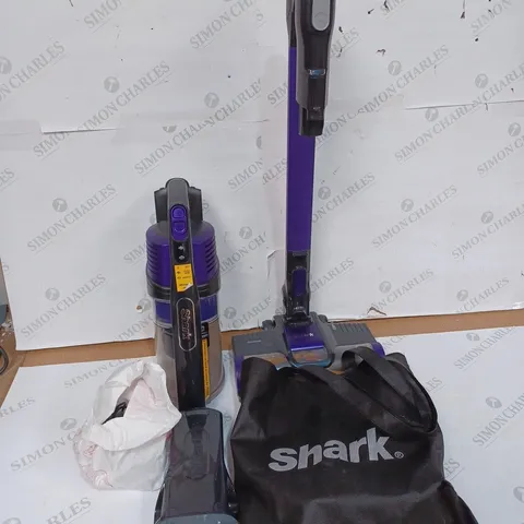 BOXED SHARK ANTI HAIR WRAP CORDLESS PET VACUUM CLEANER IZ202UKT