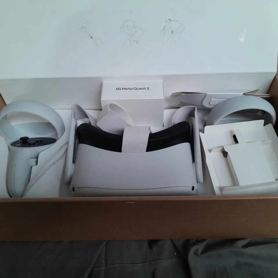 BOXED METAQUEST 2 MIXED REALITY HEADSET