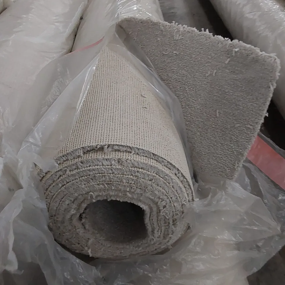 ROLL OF QUALITY PRIMO ULTRA ALLOY GREY CARPET // SIZE: 4.6 X 4m