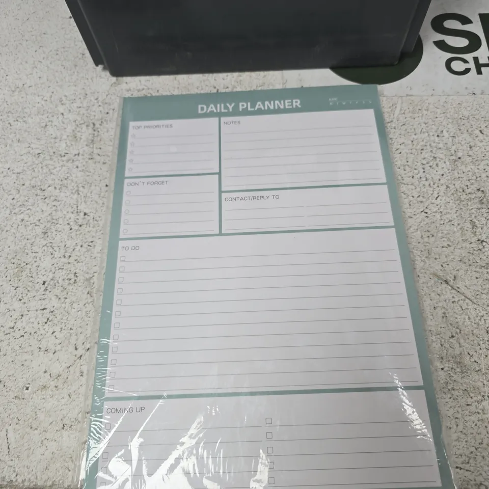 TOTE OF APPROXIMATELY 12 ASSORTED ITEMS TO INCLUDE: DAILY PLANNER 