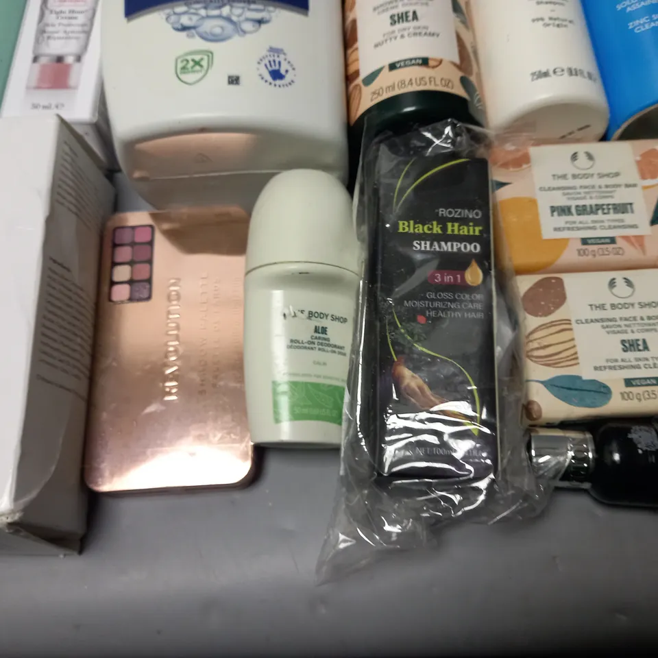 LOT OF APPROXIMATELY 20 ASSORTED HEALTH AND BEAUTY ITEMS TO INCLUDE REVOLUTION SHADOW PALETTE, 47 SKIN EVERYDAY CLEANSER AND BODYSHOP SOAP