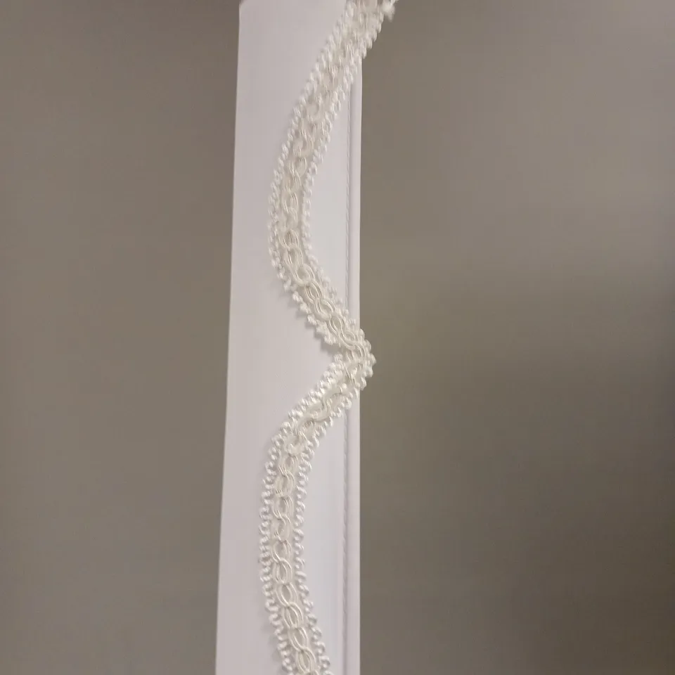 BOXED SCALLOPED ROLLER BLIND - 90CM WHITE 