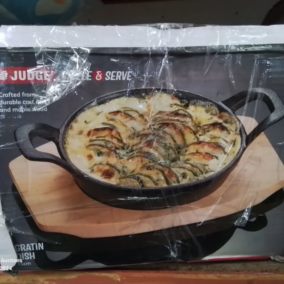 SET OF 3 BOXED GRATIN DISH ON SERVER BOARD 