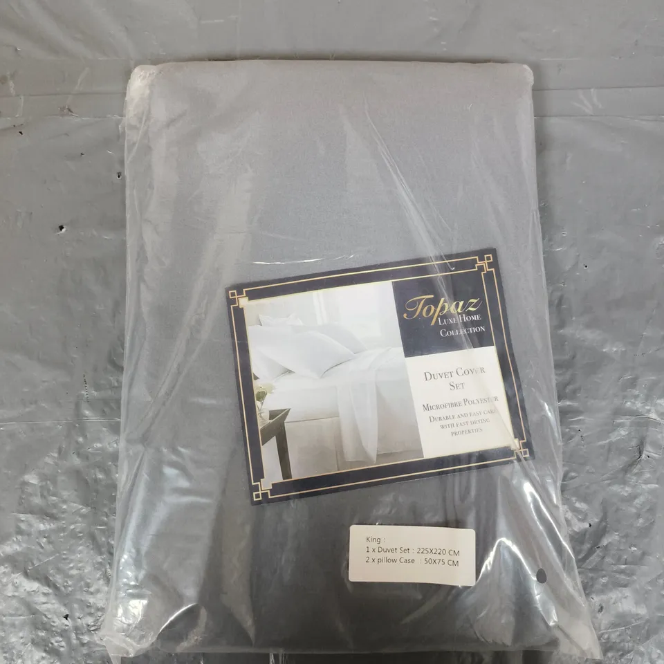 APPROXIMATELY 10 TOPAZ LUXE HOME COLLECTION DUVET COVER SETS - KING