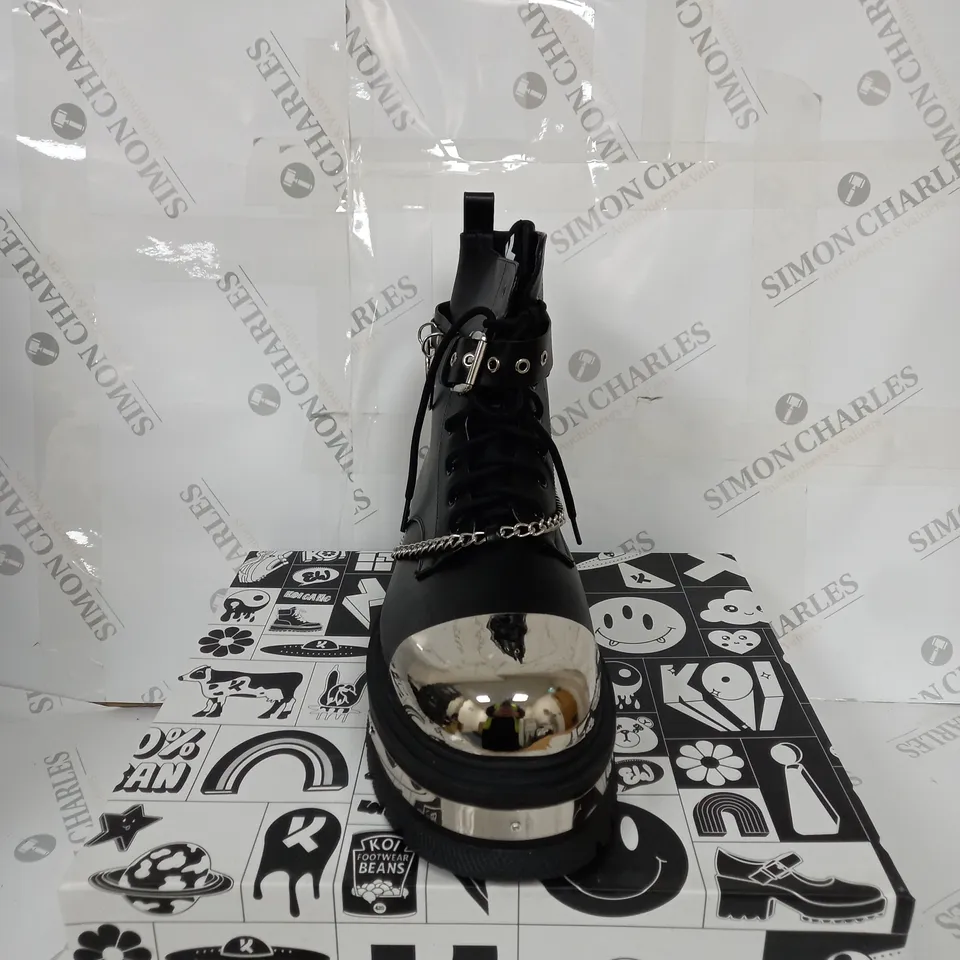 BOXED KOI FOOTWEAR BORIN MENS HARDWARE PLATFORM BOOTS SIZE 12