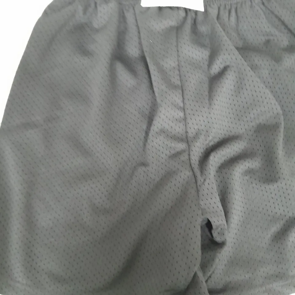 CERNUCCI BLACK SHORTS - SIZE MEDIUM