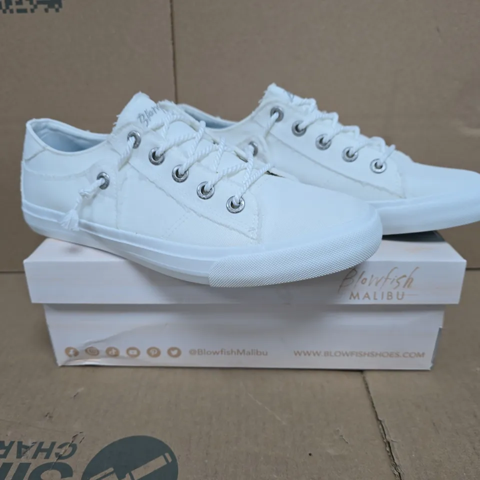 BOXED PAIR OF BLOWFISH MALIBU SHOES IN WHITE SIZE 8