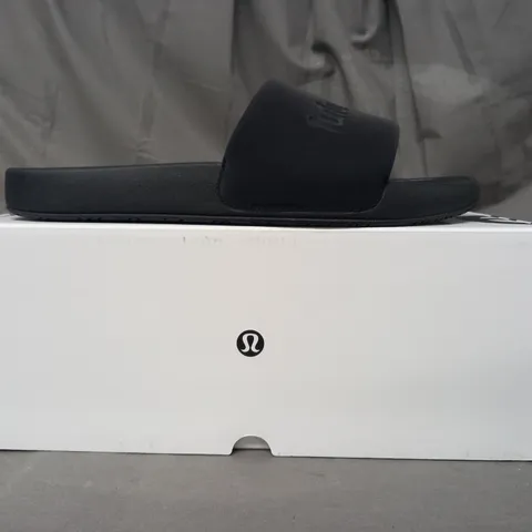 BOXED PAIR OF LULULEMON RESTFEEL SLIDERS IN BLACK UK SIZE 11.5