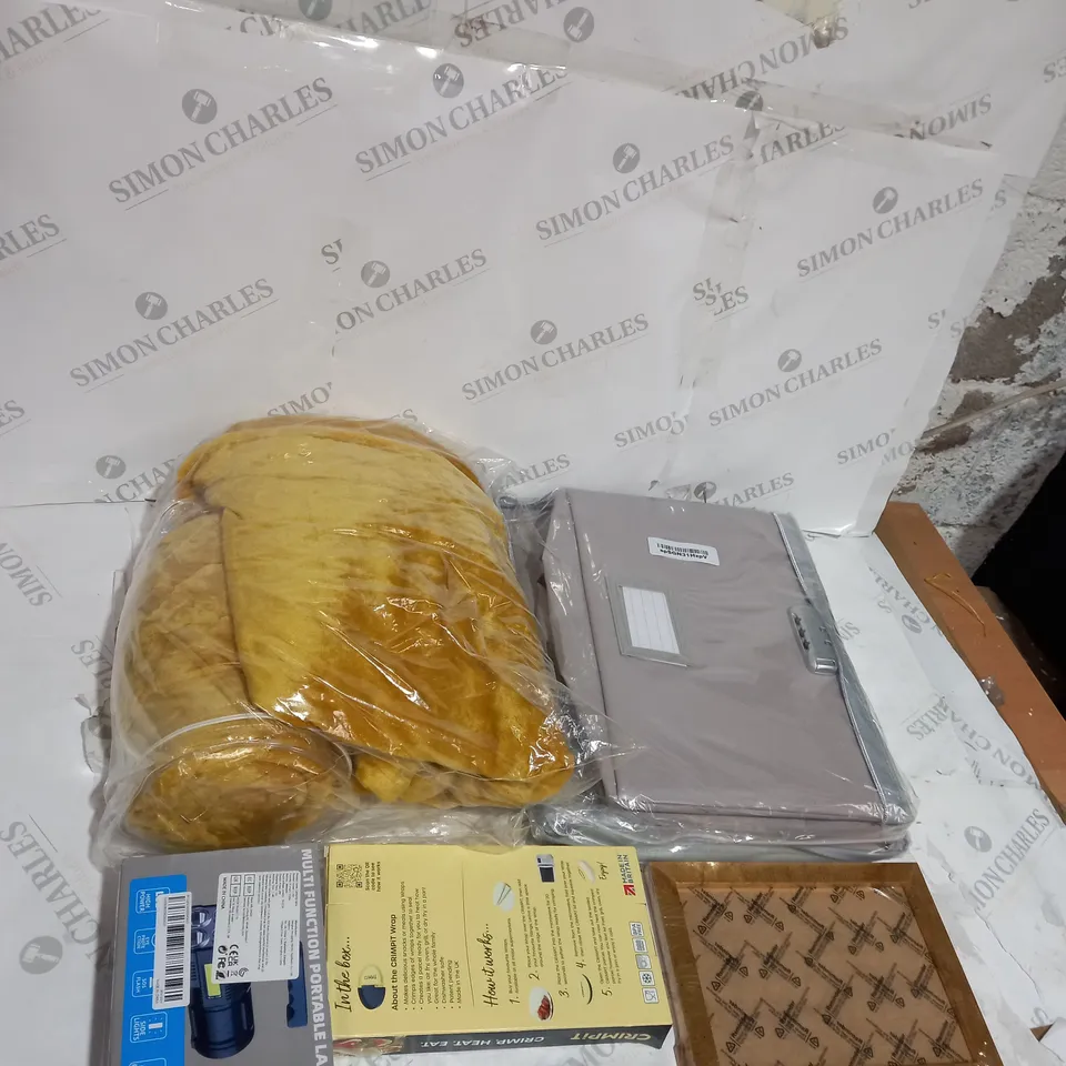 APPROXIMATELY 15 ASSORTED HOUSEHOLD ITEMS TO INCLUDE TOWELS , STORAGE UNITS , TORCHERS , ETC 