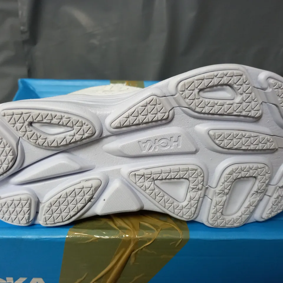 BOXED PAIR OF HOKA BONDI 8 TRAINERS IN WHITE - UK 4.5