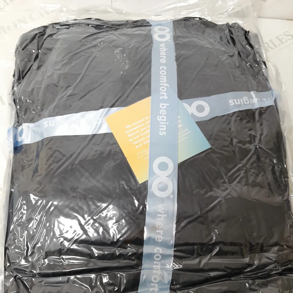 OODIE HOODED OVERSIZED BLANKET - BLACK