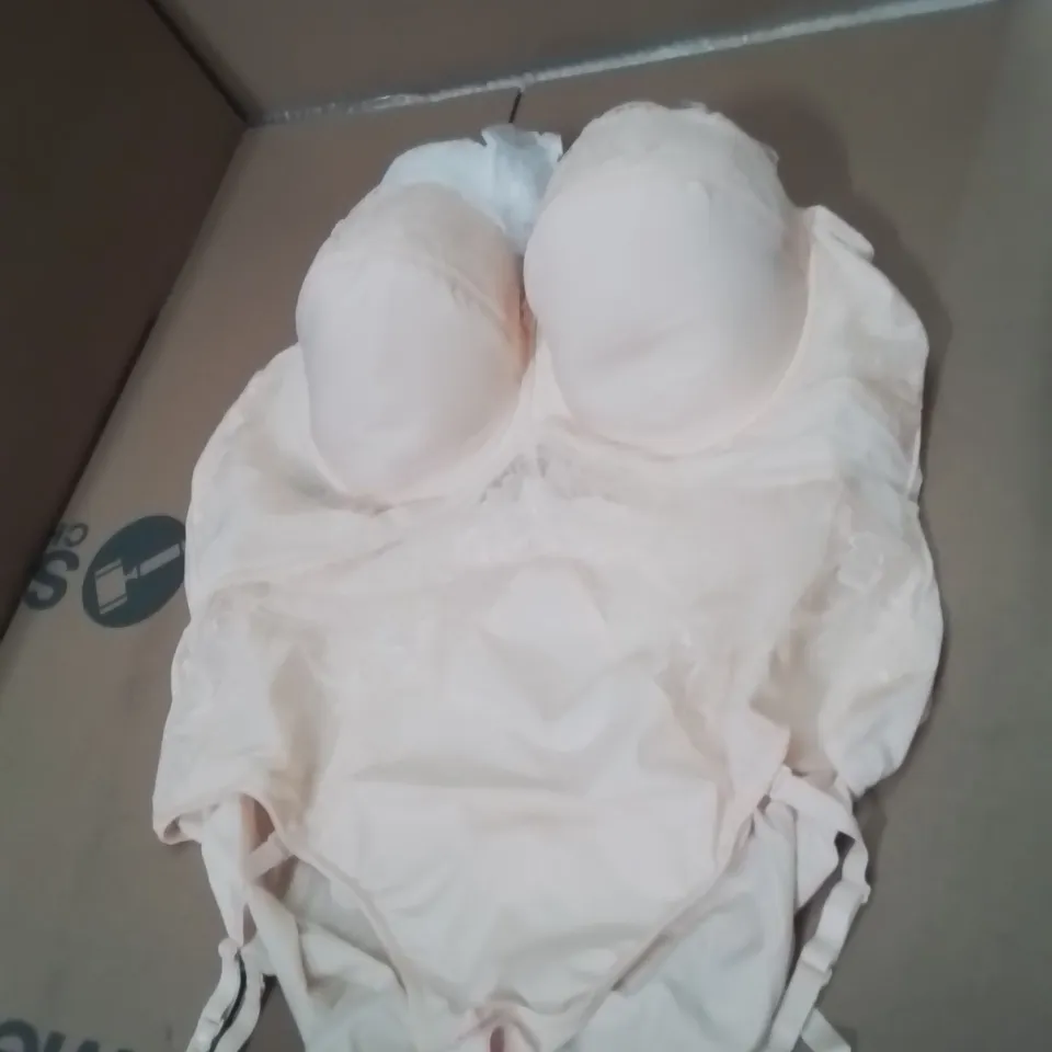 BOX CONTAINING APPROXIMATELY 6 BRAND NEW SIMPLY BE PADDED BLUSH BODY SUIT 48DD